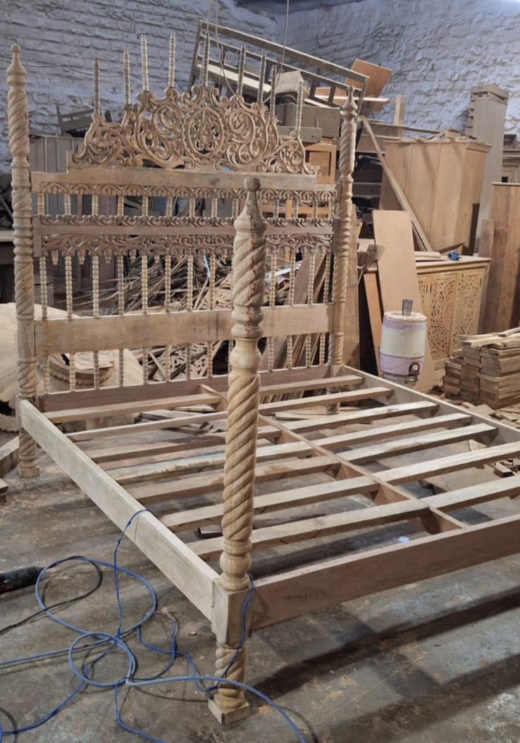 Marco de cama de madera maciza tallada a mano con espiral Kabak