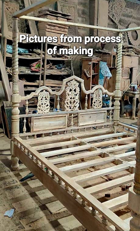 Mace Indian Hand Carved Wooden Colonial Posters Platform Bed