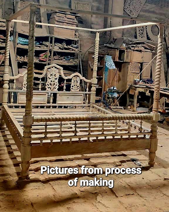 Mace Indian Hand Carved Wooden Colonial Posters Platform Bed