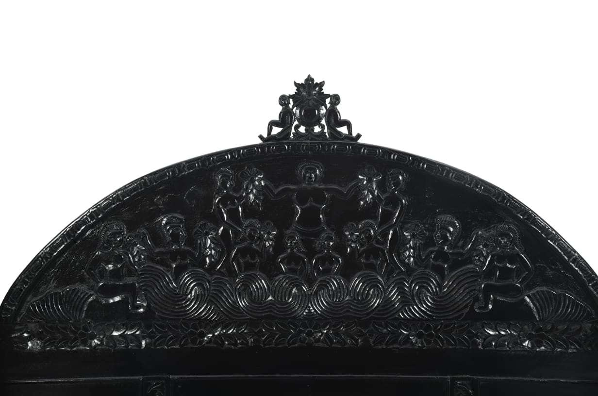 Daze Hand Carved Gothic Bed