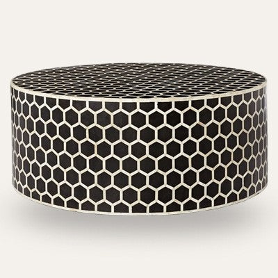 Mesa de centro redonda de nido de abeja con incrustaciones de hueso