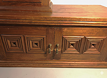 Magnífico juego de estantería de estilo gótico de madera maciza tallada a mano.