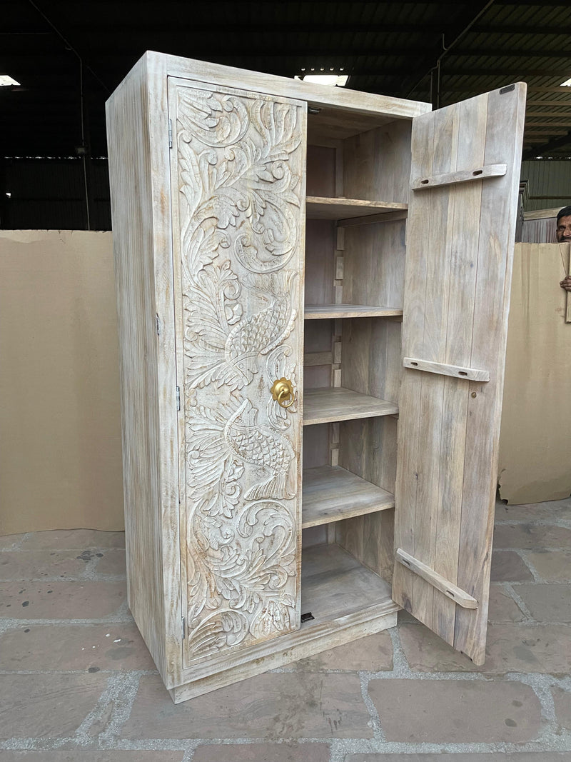 Gabinete de almacenamiento Nairi de pez de madera tallada a mano de Manama