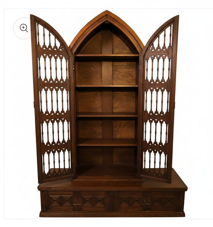 Magnífico juego de estantería de estilo gótico de madera maciza tallada a mano.