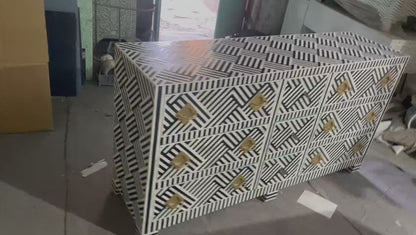 Cómoda de cajón hecha a mano con incrustaciones de hueso color blanco y negro con 9 cajones