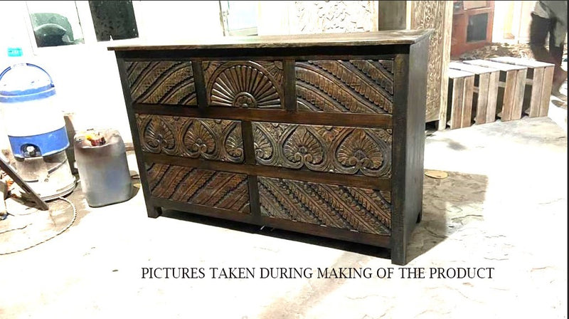 Cómoda rústica de 7 cajones de madera recuperada tallada a mano india de Mughal Garden
