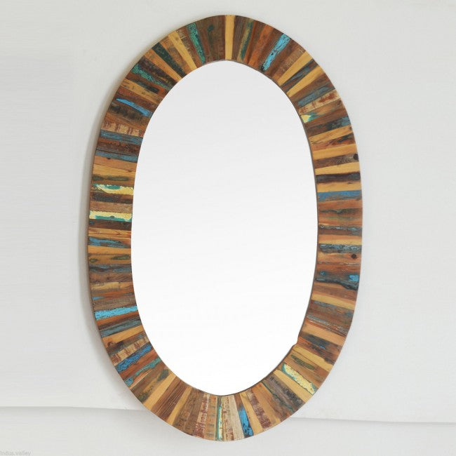 Antiguo marco de espejo ovalado de madera recuperada