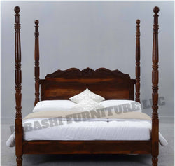Marco de cama con plataforma de cuatro postes de madera maciza Hibashi con cabecero
