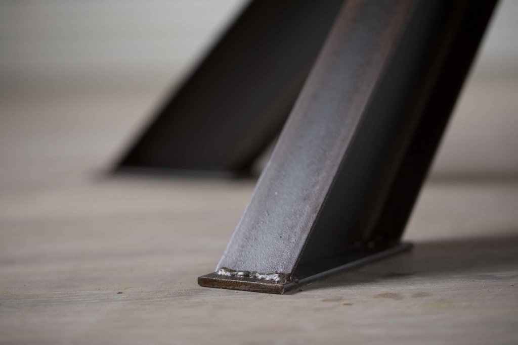 BARAS Round Industrial Steel Pedestal Dining Table – handcrafted solid wood furniture